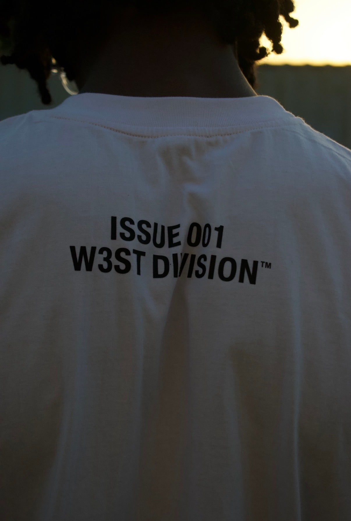 ISSUE 001 TEE